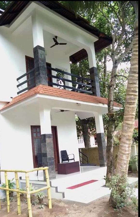 Abru'S Holidays International Travelers Alappuzha المظهر الخارجي الصورة