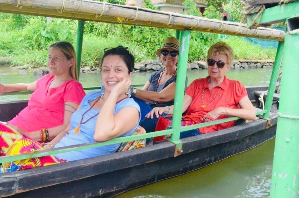 Abru'S Holidays International Travelers Alappuzha المظهر الخارجي الصورة