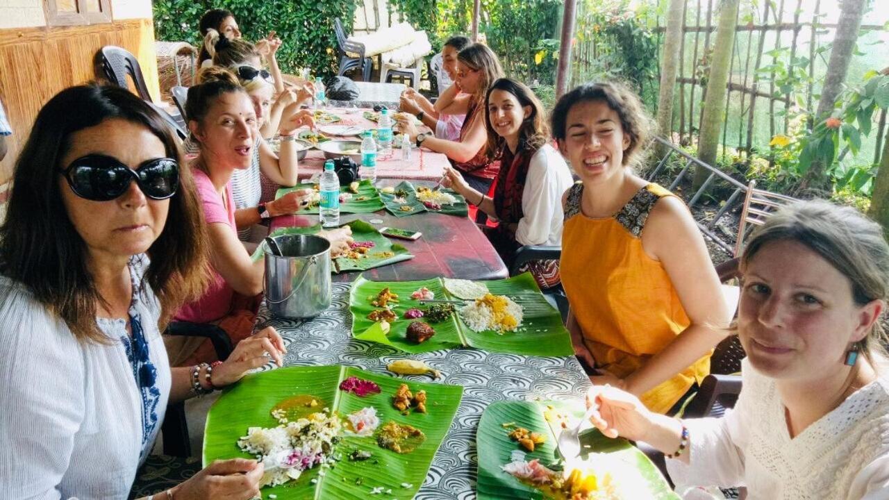 Abru'S Holidays International Travelers Alappuzha المظهر الخارجي الصورة