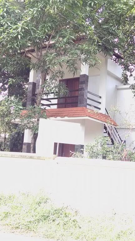 Abru'S Holidays International Travelers Alappuzha المظهر الخارجي الصورة