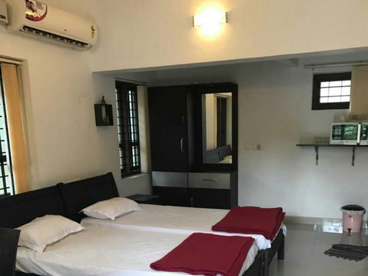 Abru'S Holidays International Travelers Alappuzha المظهر الخارجي الصورة