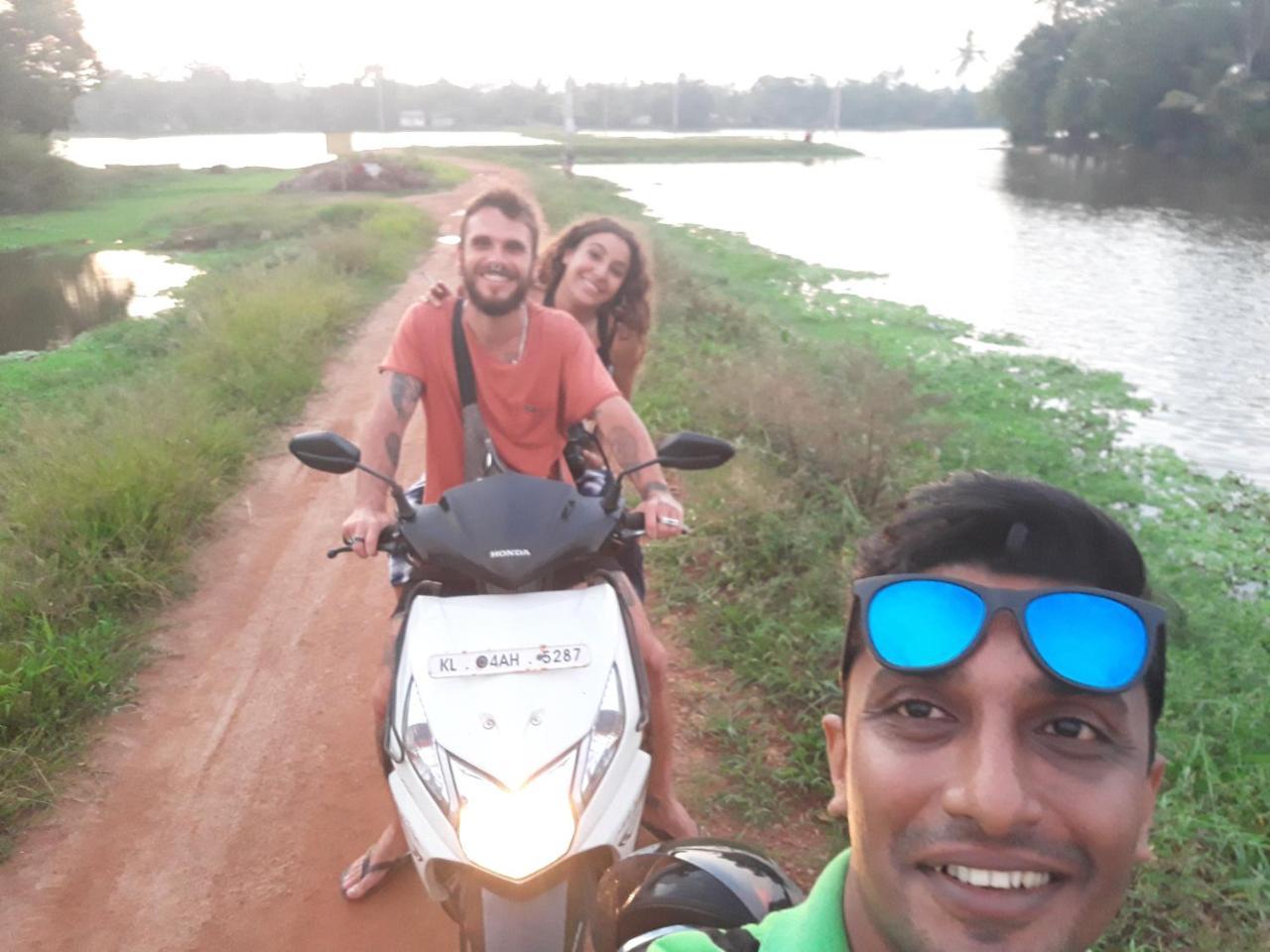 Abru'S Holidays International Travelers Alappuzha المظهر الخارجي الصورة